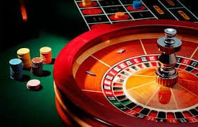 Mid-game BandarQ round showing player hands revealed and round winner highlighted